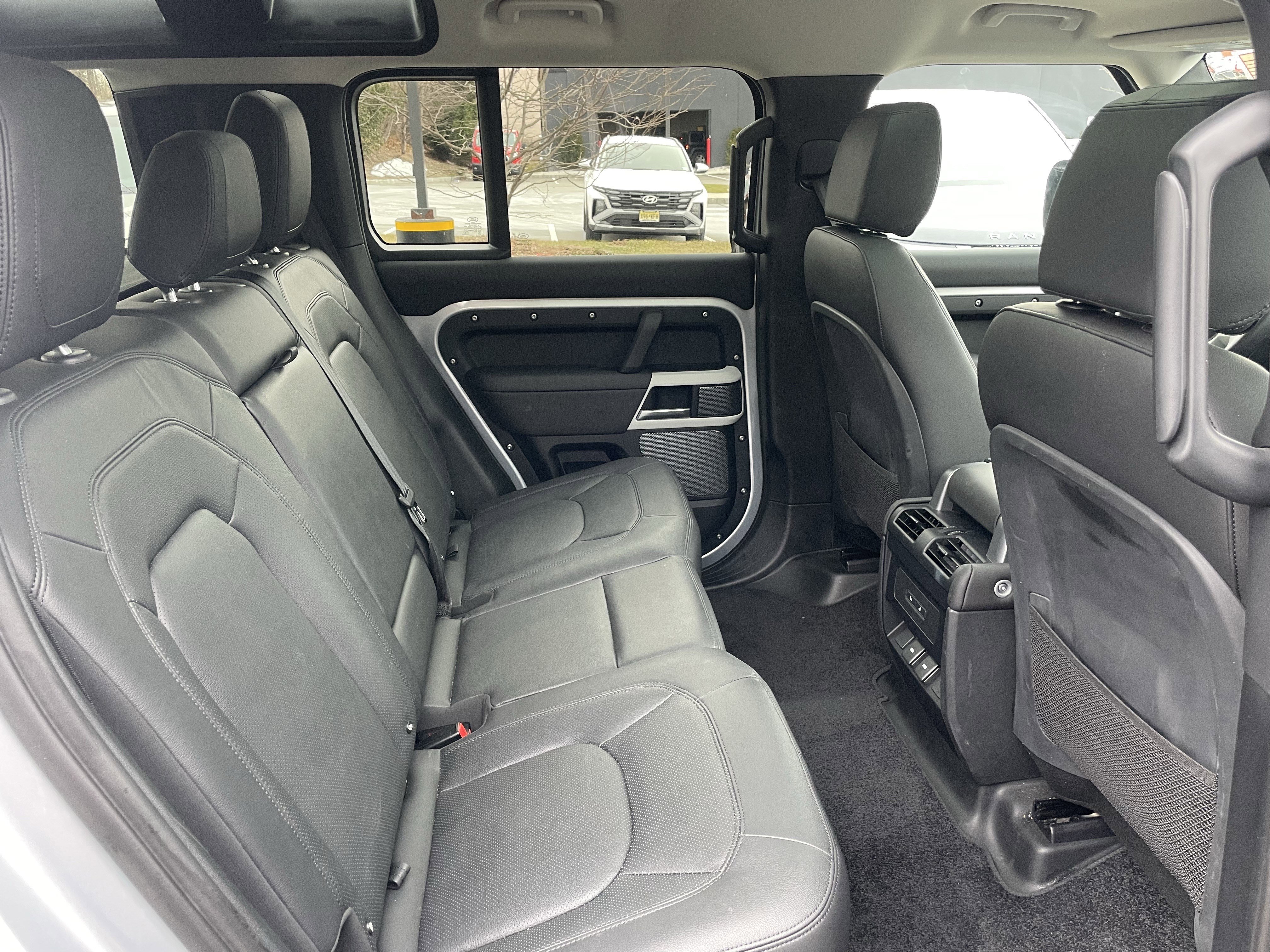 Used 2024 Land Rover Defender 110 S image 31