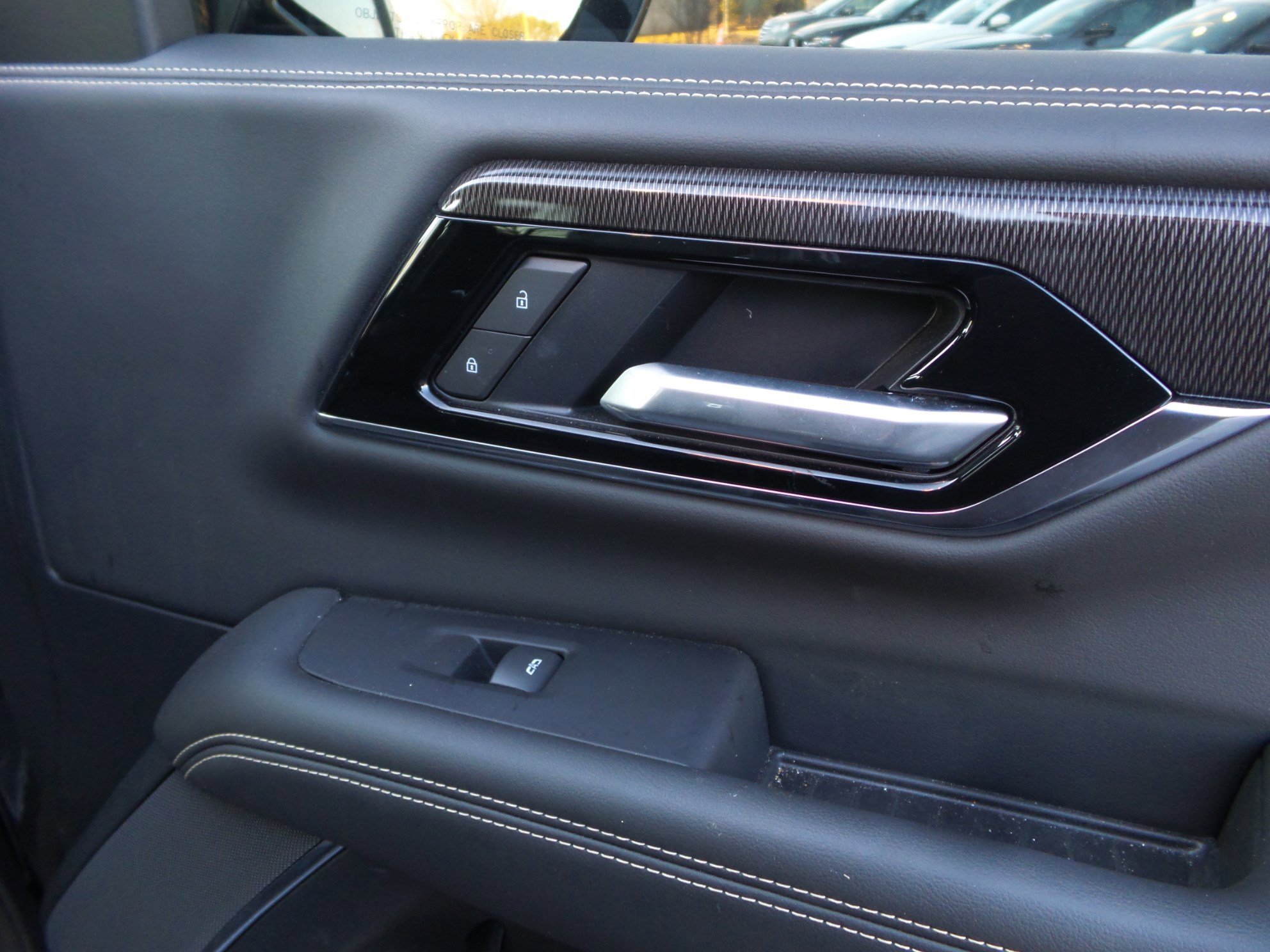 Used 2025 GMC Yukon Elevation image 38