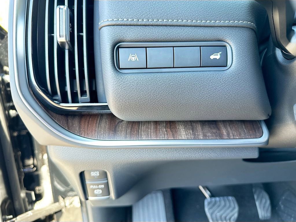 New 2026 Nissan Armada SL w/ Captain's Chari Seat Package RWD image 10