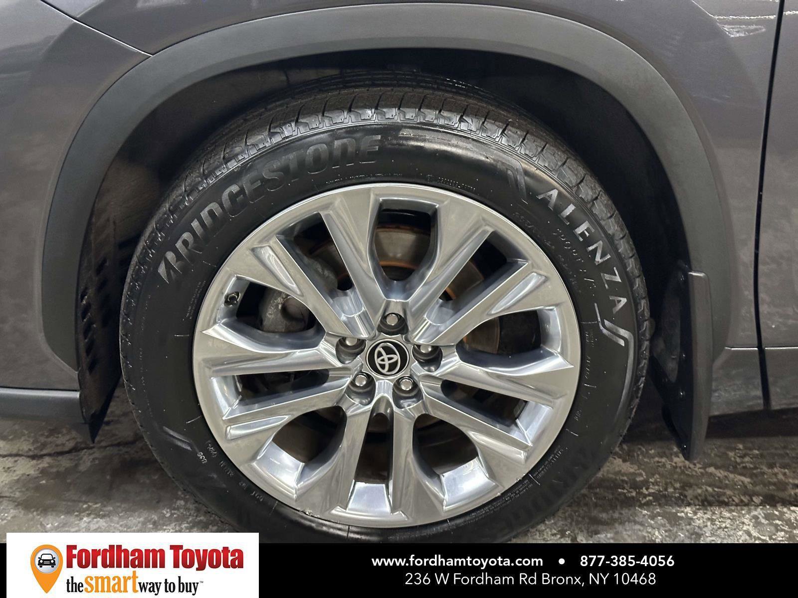 Used 2024 Toyota Highlander Limited image 9