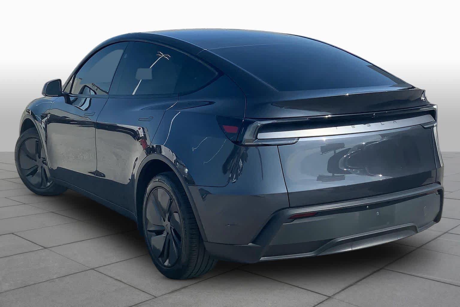 Used 2026 Tesla Model Y 2WD image 10