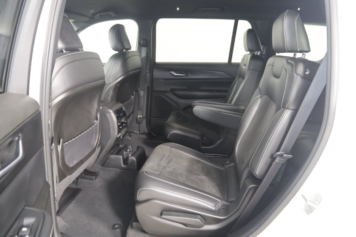Used 2023 Jeep Grand Cherokee L Laredo AWD/4WD image 41