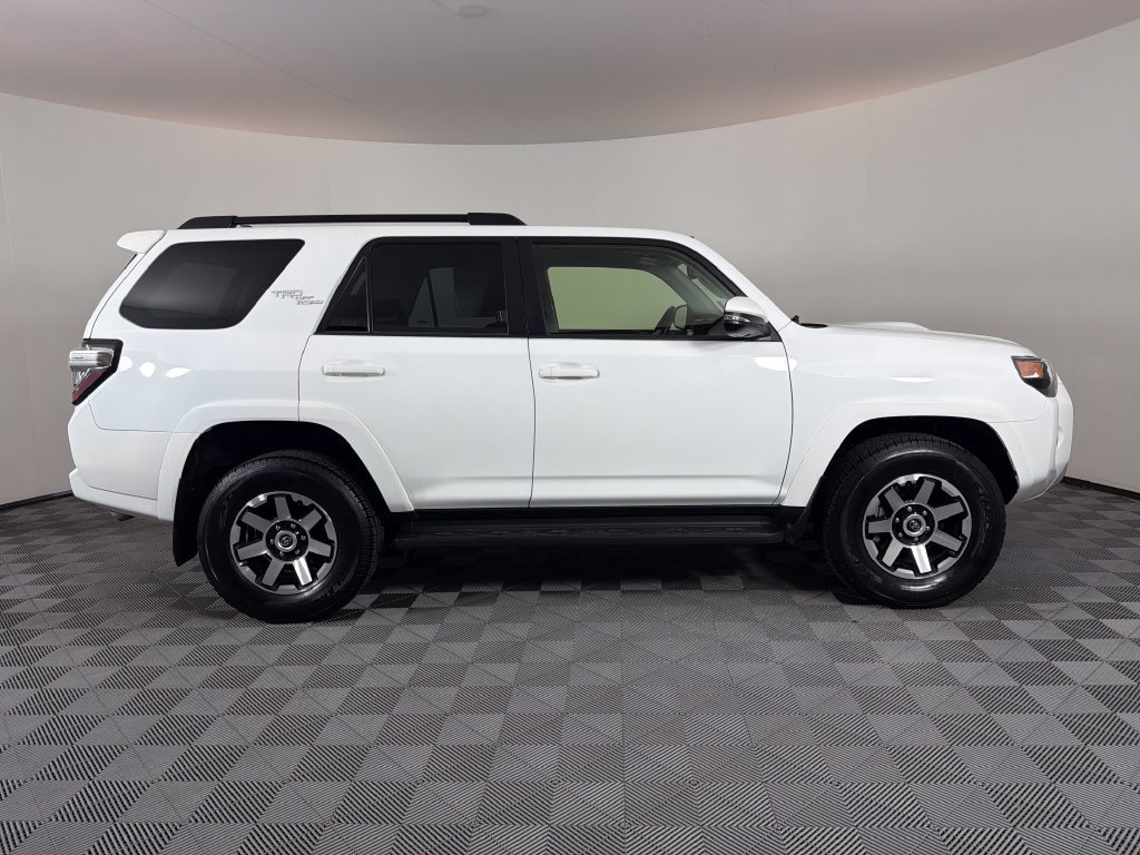 Used 2024 Toyota 4Runner TRD Off-Road Premium AWD/4WD image 2