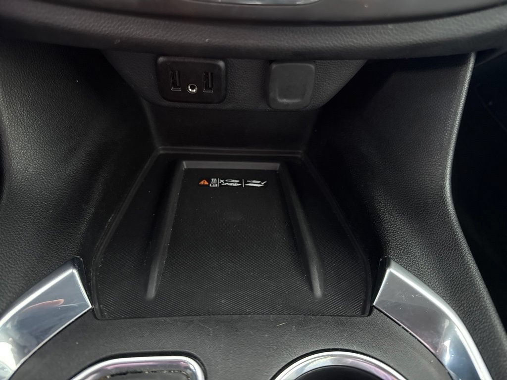 Used 2023 Chevrolet Traverse LT FWD image 19
