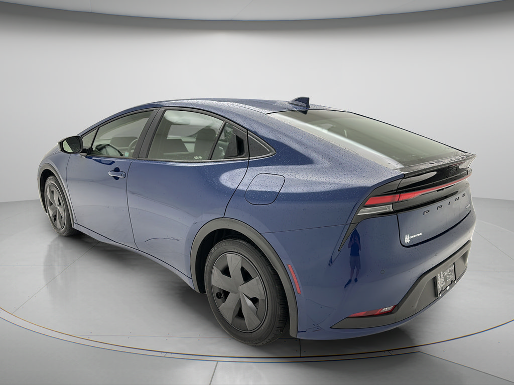 Used 2025 Toyota Prius LE FWD image 4