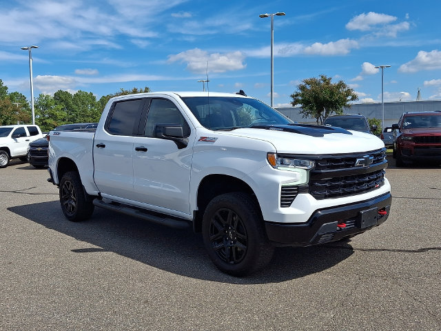 Used 2025 Chevrolet Silverado 1500 LT Trail Boss w/ Protection Package AWD/4WD image 3