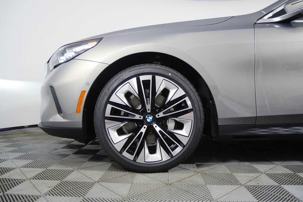 New 2026 BMW 530i xDrive w/ Premium Package image 7