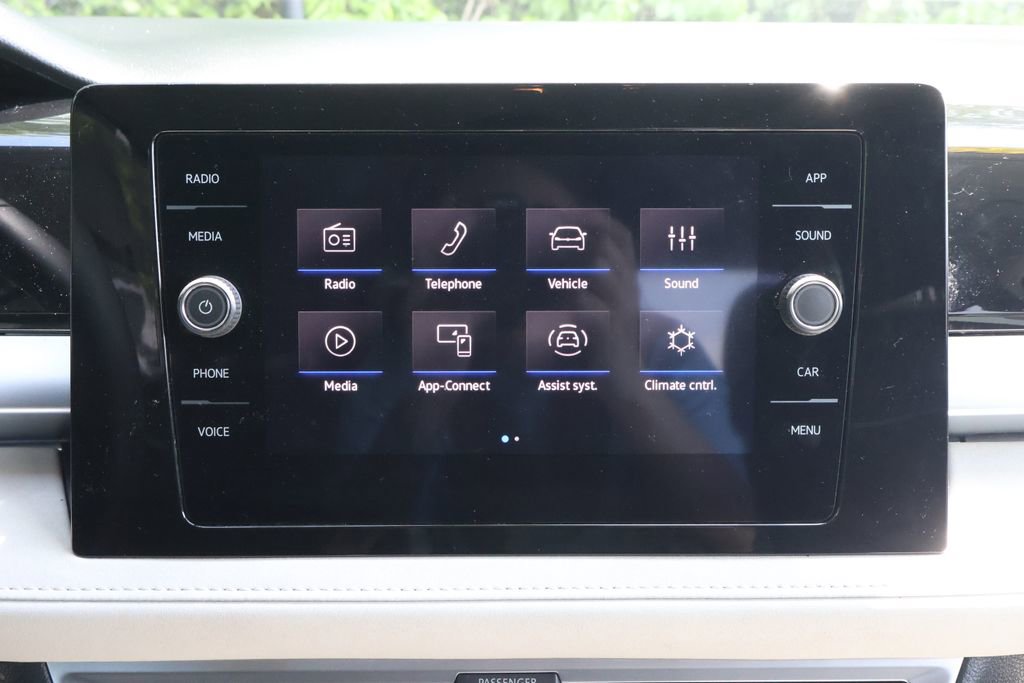 Used 2025 Volkswagen Taos SE FWD image 16