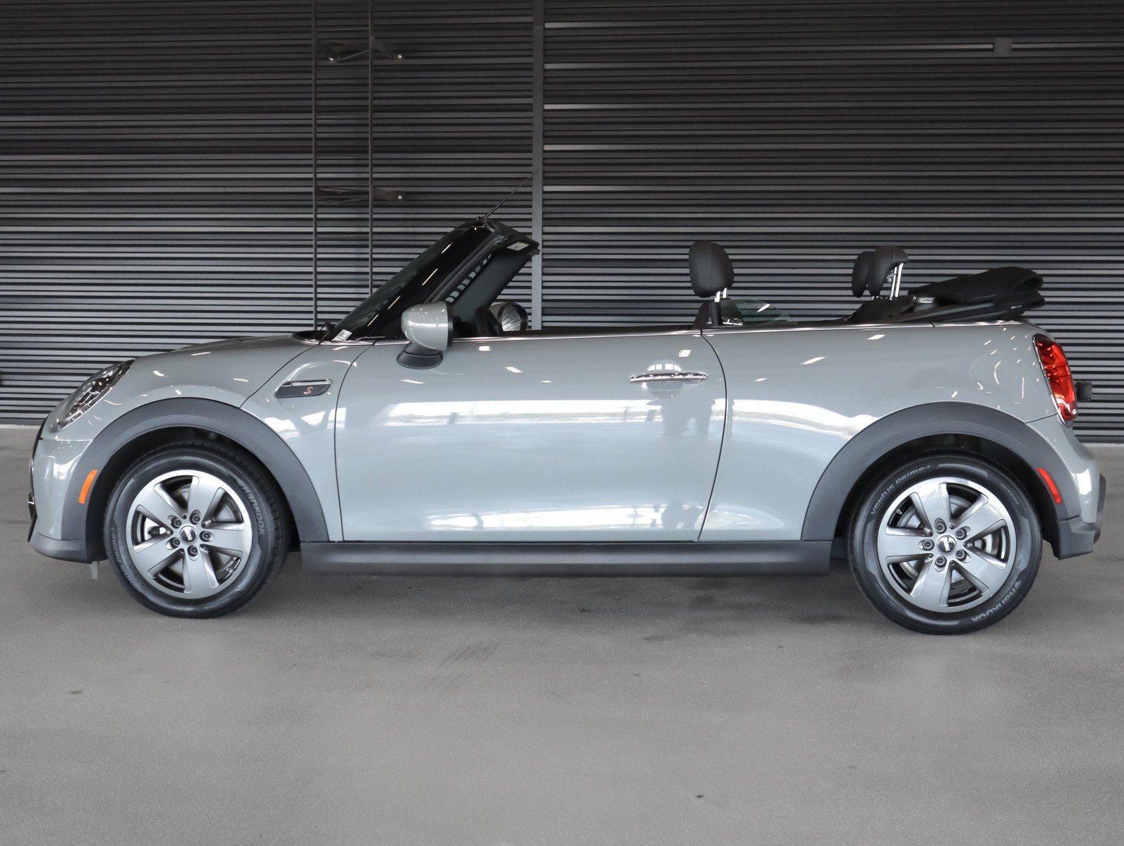 Used 2022 MINI Cooper S FWD image 2