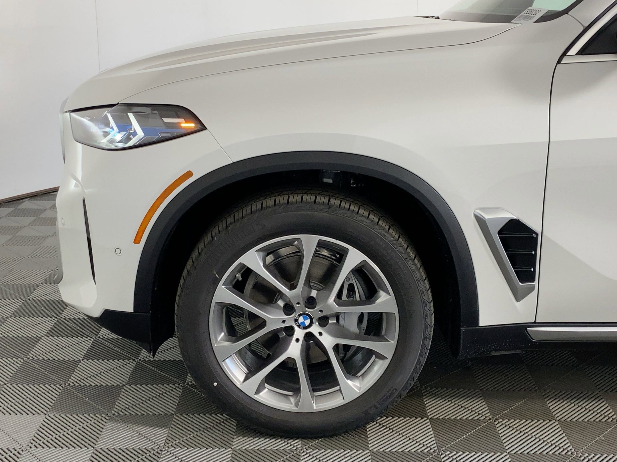 Used 2026 BMW X5 sDrive40i w/ Premium Package image 9