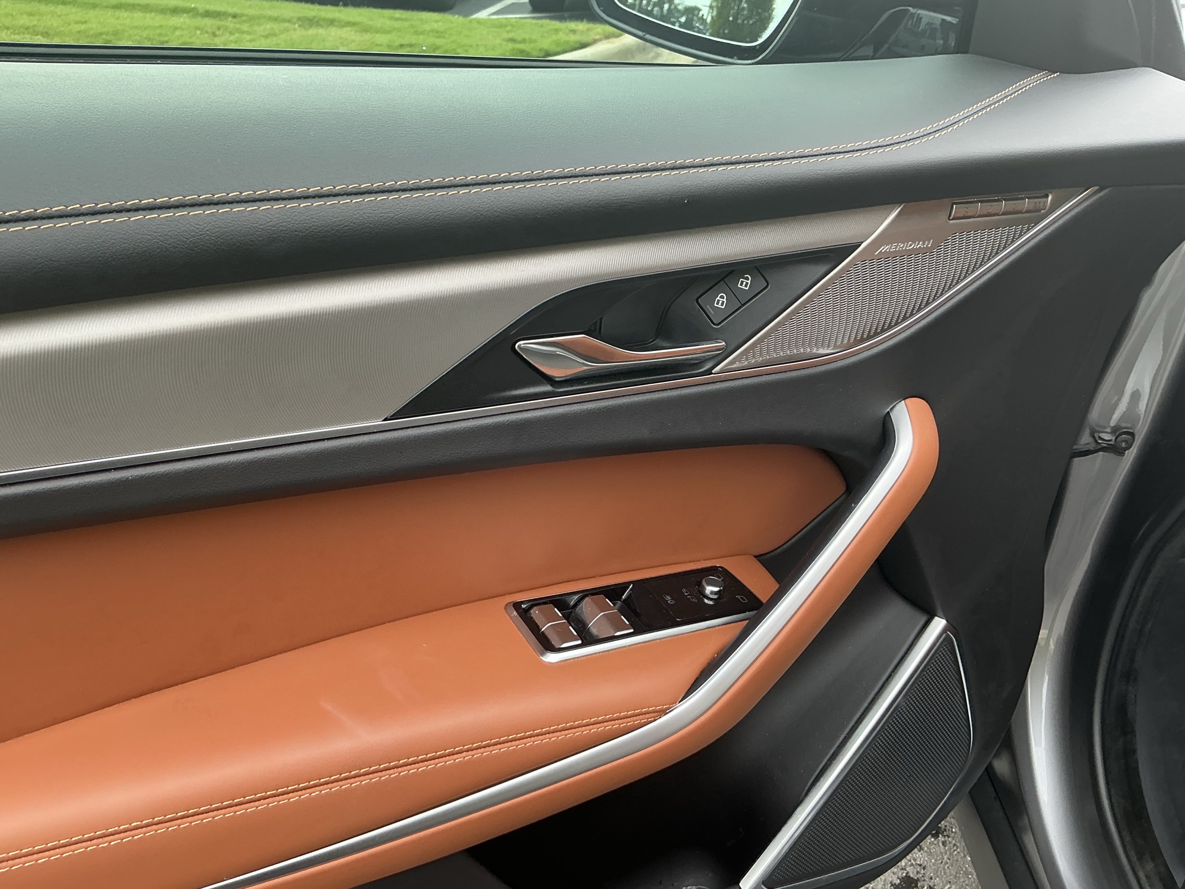 Certified 2026 Jaguar F-PACE R-Dynamic S AWD/4WD image 15