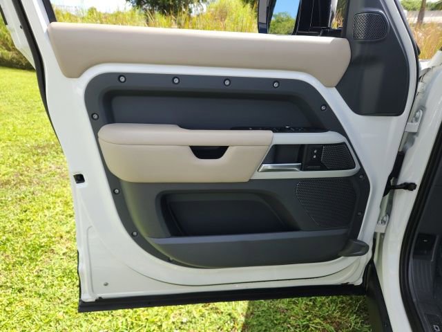 Used 2022 Land Rover Defender 110 X-Dynamic HSE image 28