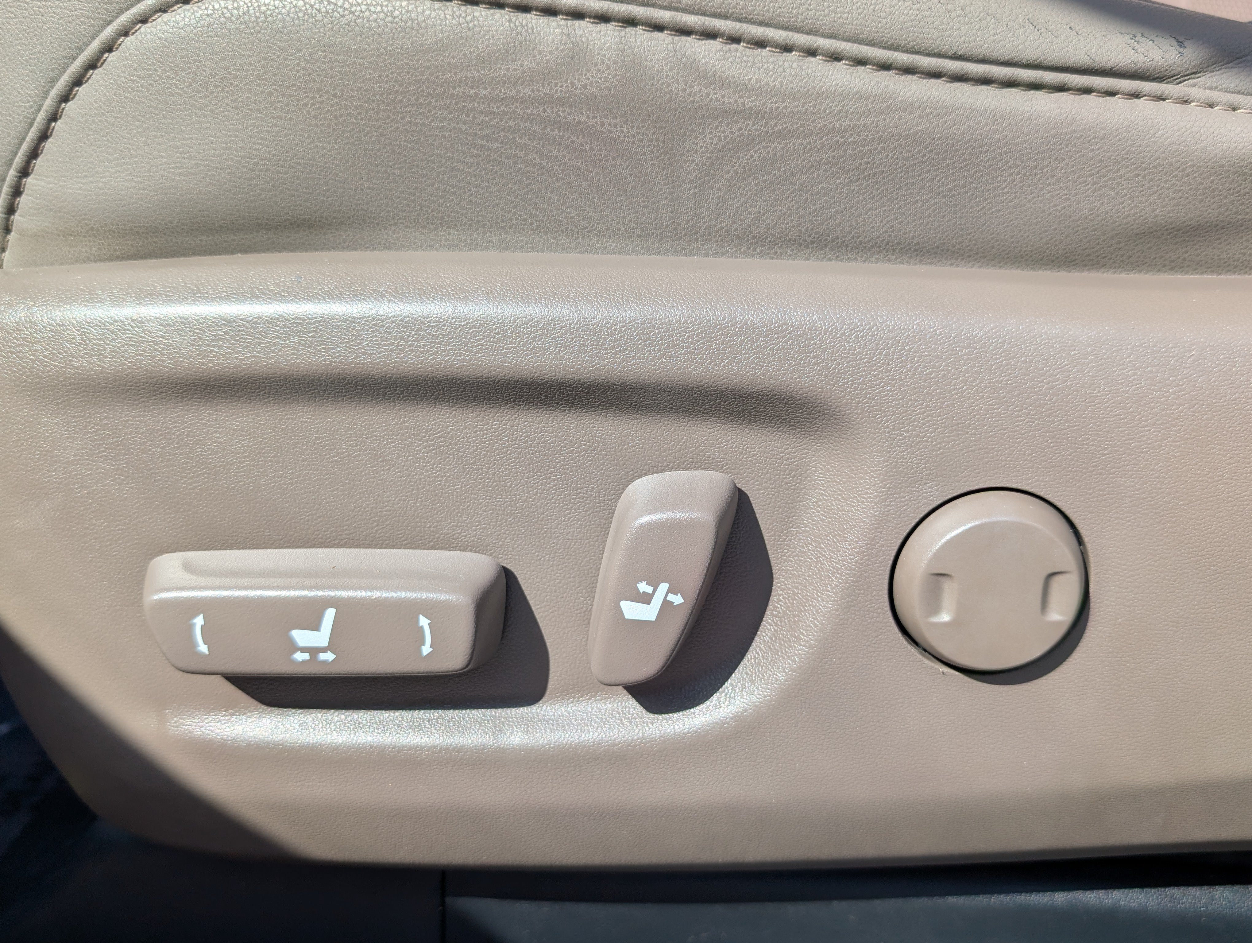 Used 2021 Lexus GX 460 w/ Accessory Package AWD/4WD image 22
