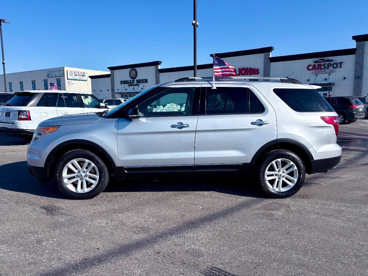 Used 2015 Ford Explorer XLT w/ Equipment Group 202B image 3