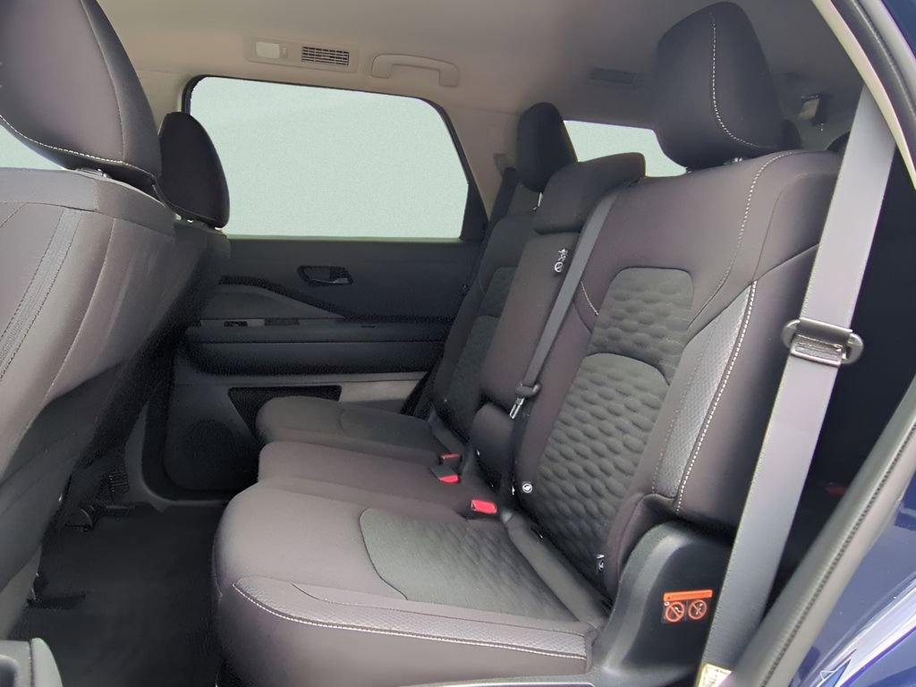 Used 2025 Nissan Pathfinder SV image 14
