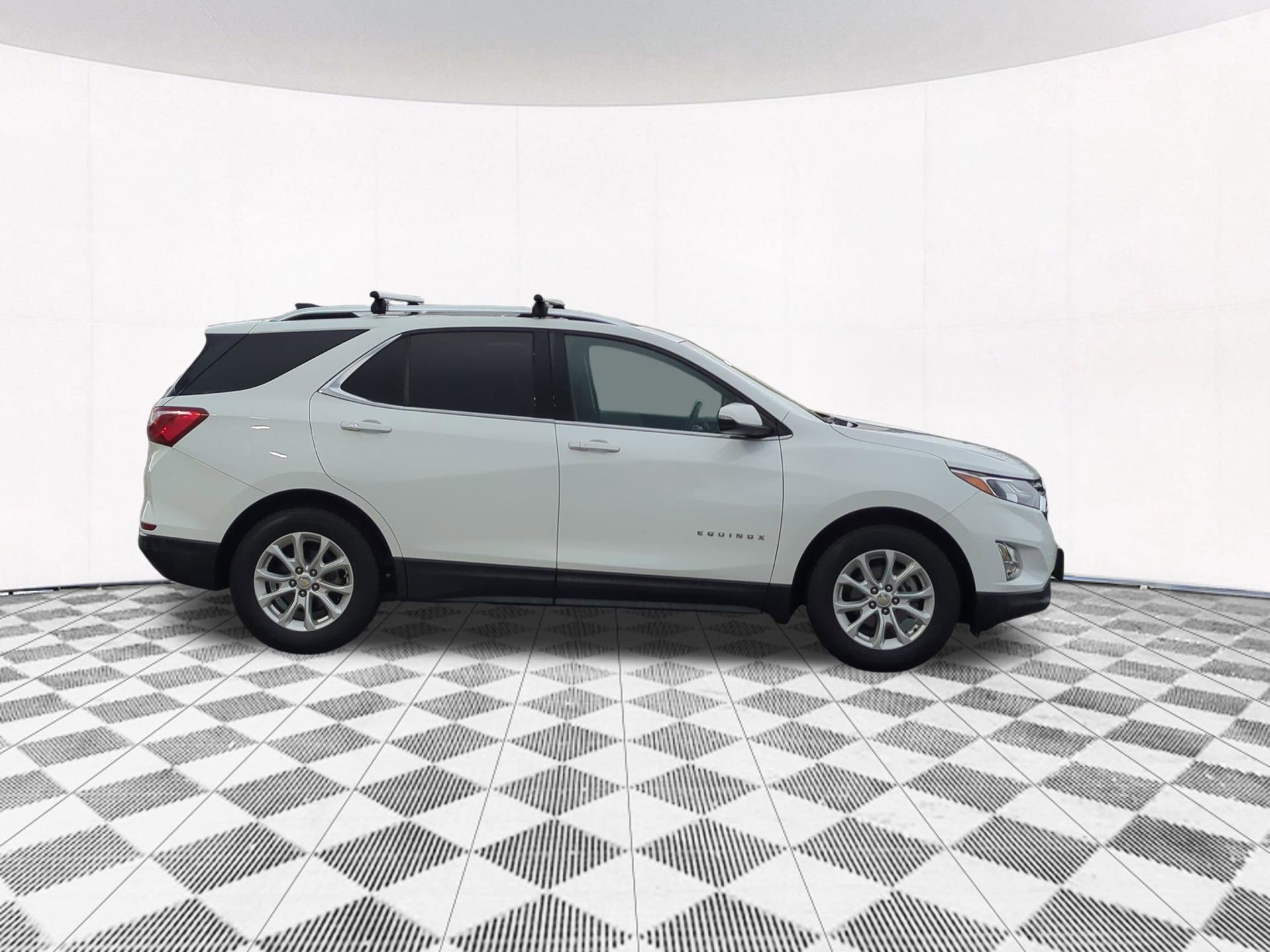 Used 2018 Chevrolet Equinox LT w/ Sun & Infotainment Package image 8