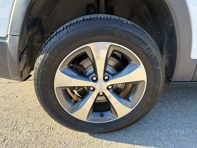 Used 2019 Jeep Cherokee Limited image 31