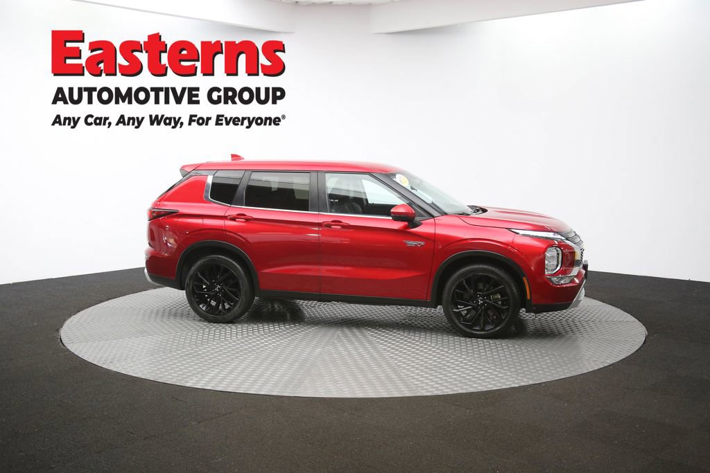 Used 2023 Mitsubishi Outlander SE image 45