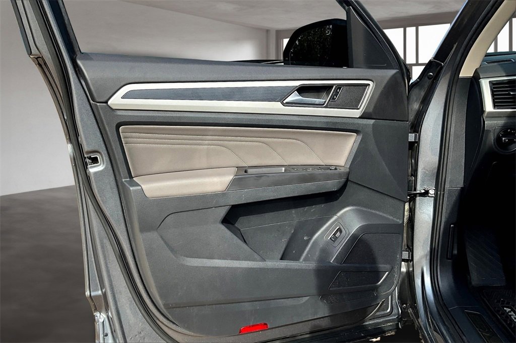 Used 2023 Volkswagen Atlas SEL R-Line image 18