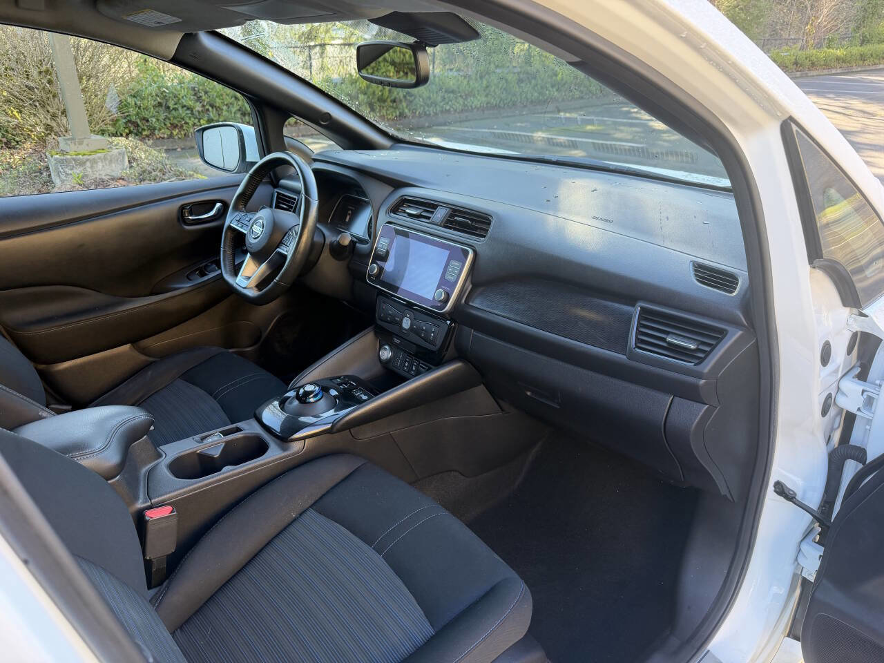 Used 2020 Nissan Leaf SV w/ SV Technology Package image 12