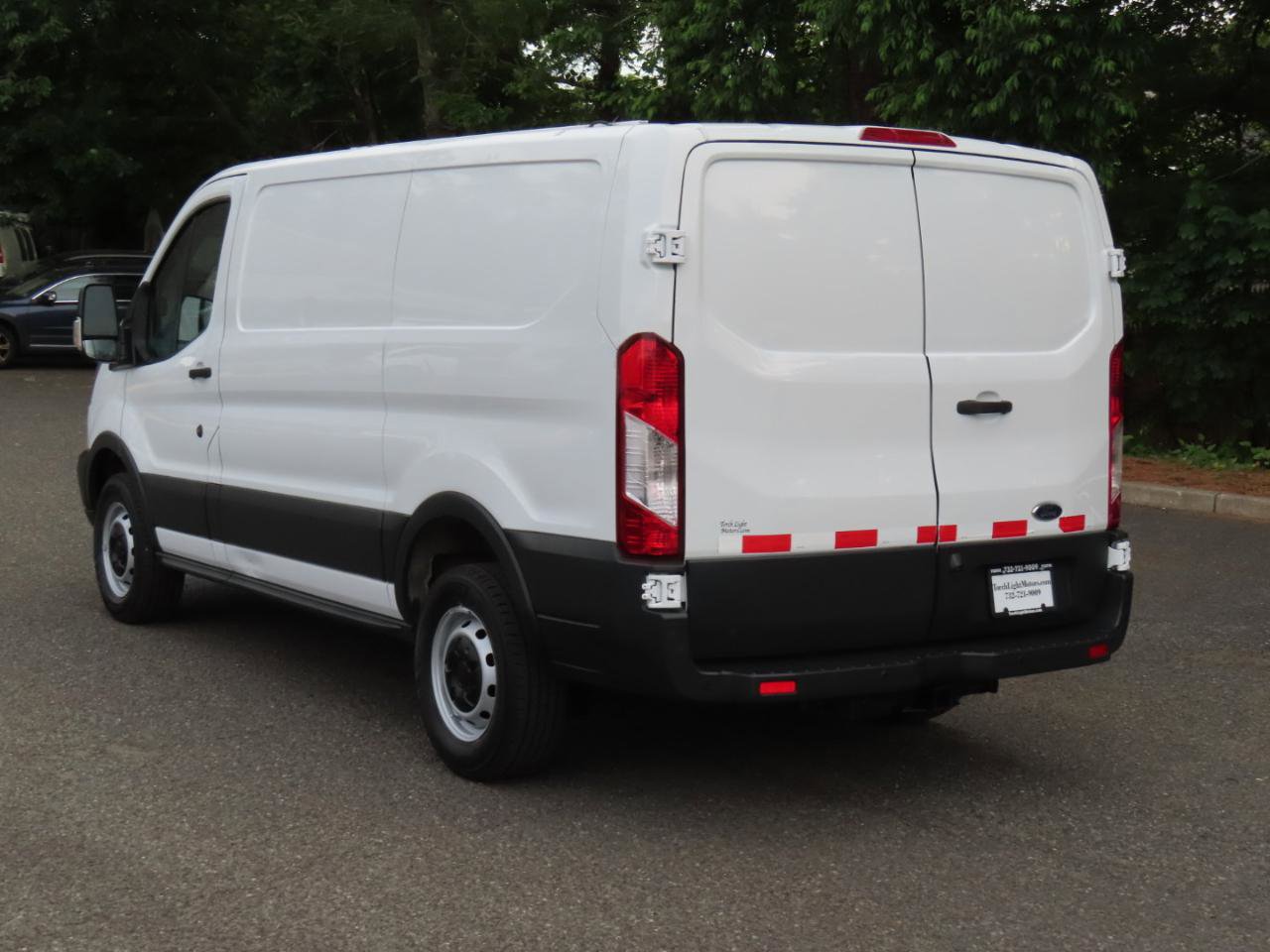 Used 2016 Ford Transit 250 130 Low Roof RWD image 4