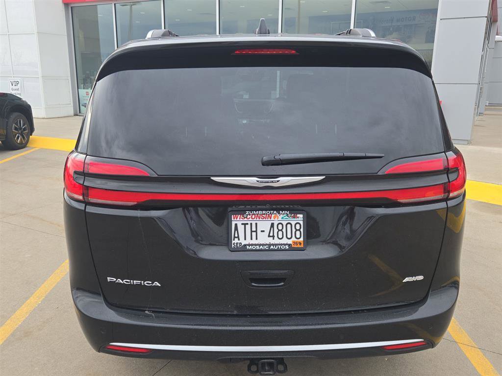 Used 2025 Chrysler Pacifica Pinnacle w/ Trailer Tow Group AWD/4WD image 9