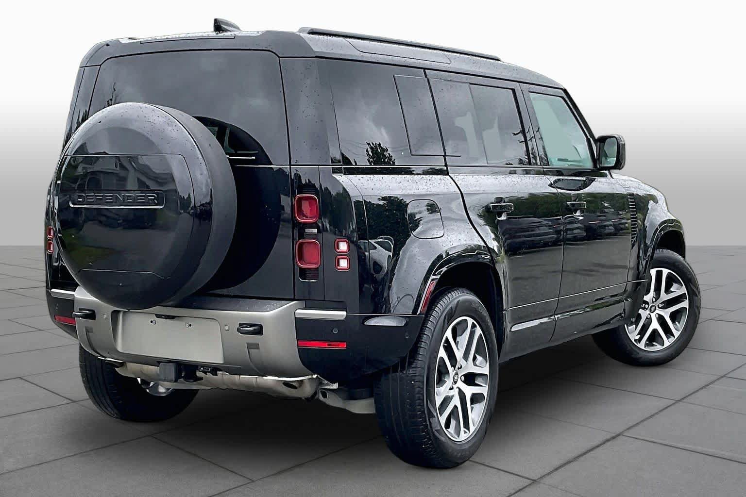 Used 2025 Land Rover Defender 110 X-Dynamic SE AWD/4WD image 11