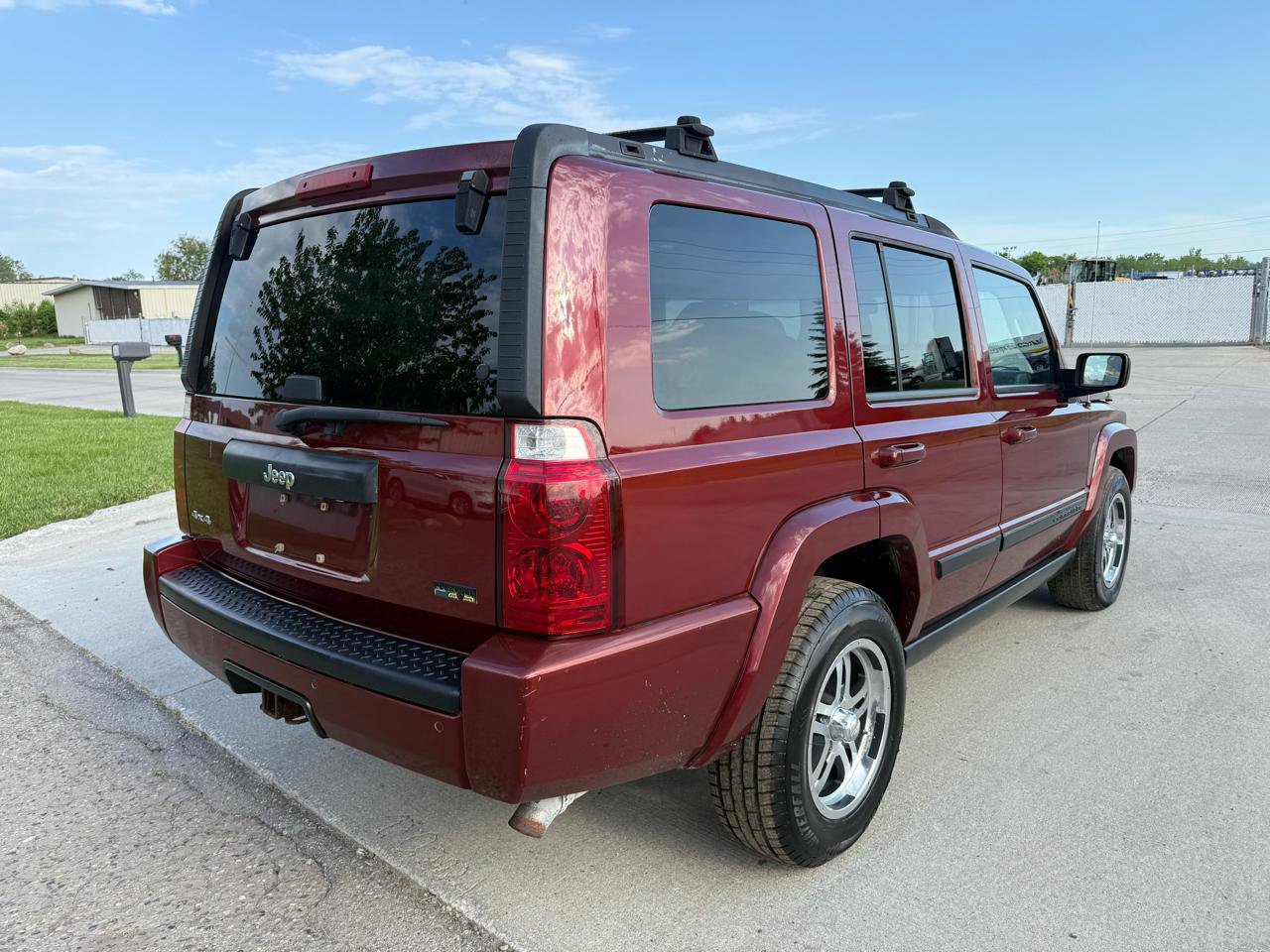 Used 2007 Jeep Commander Sport AWD/4WD image 5