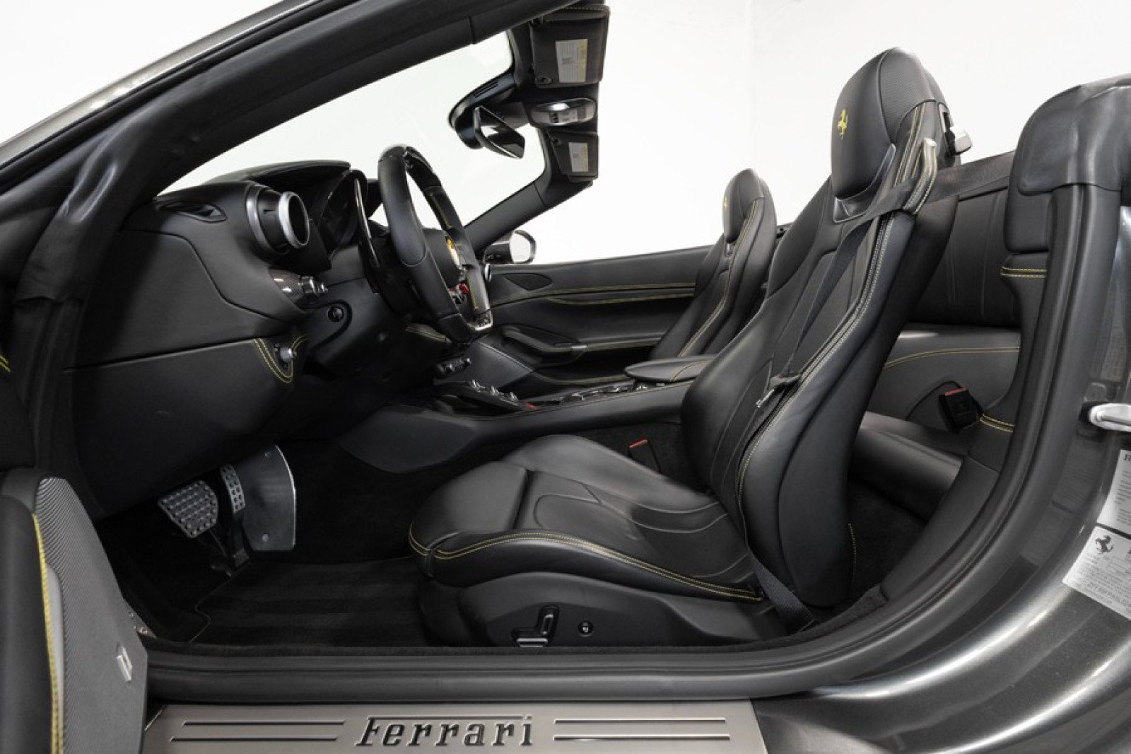 Used 2020 Ferrari Portofino RWD image 20