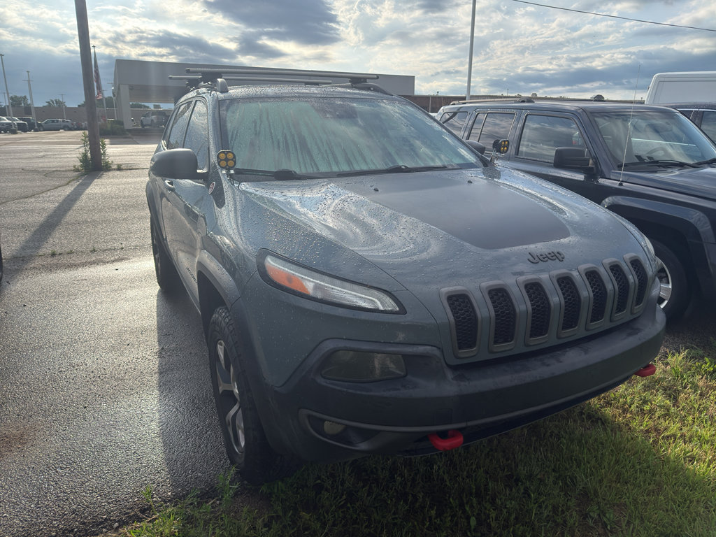 Used 2014 Jeep Cherokee Trailhawk w/ Technology Group AWD/4WD image 3