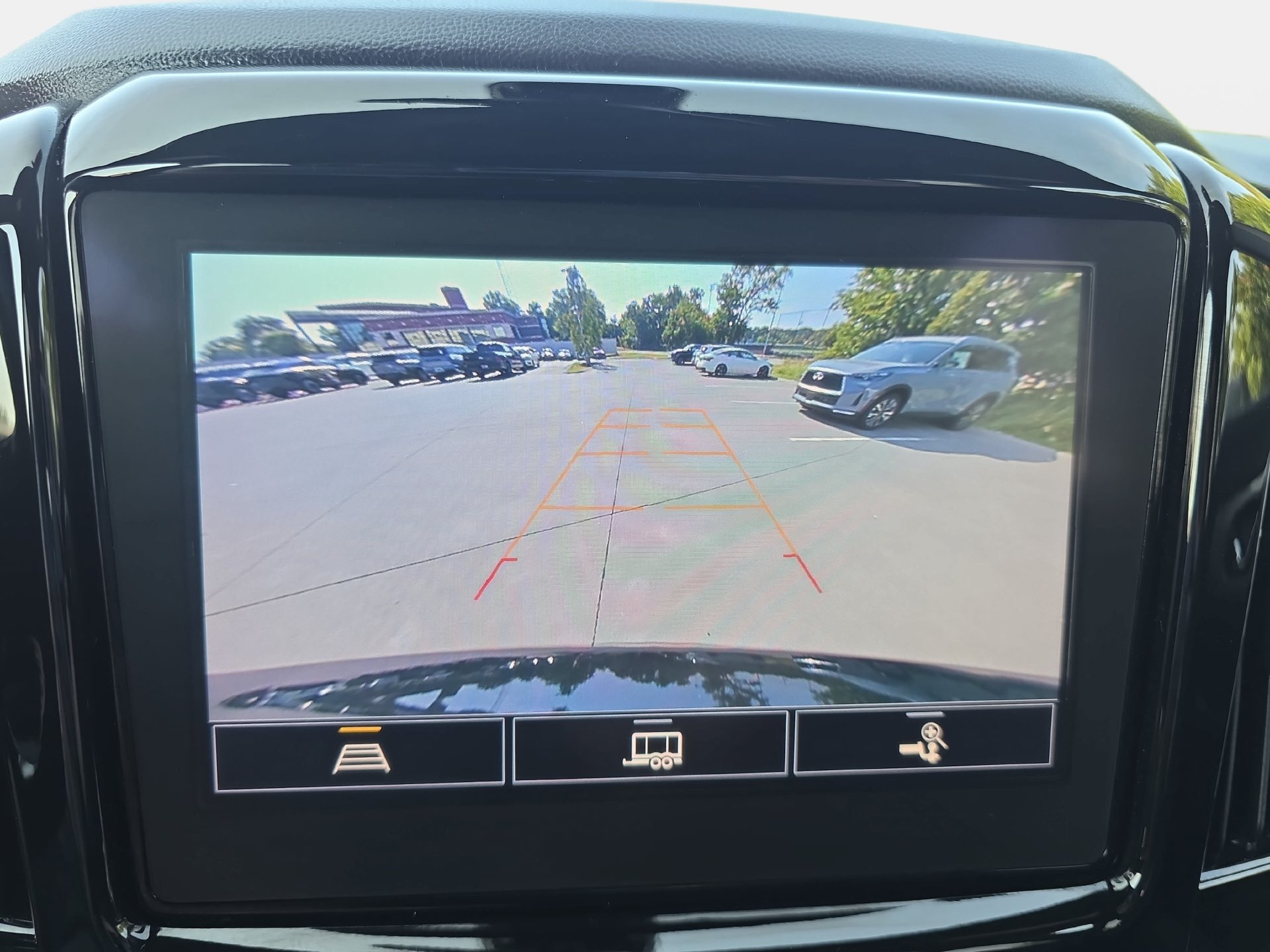 Used 2023 Chevrolet Traverse LT w/ LPO, Floor Liner Package FWD image 23
