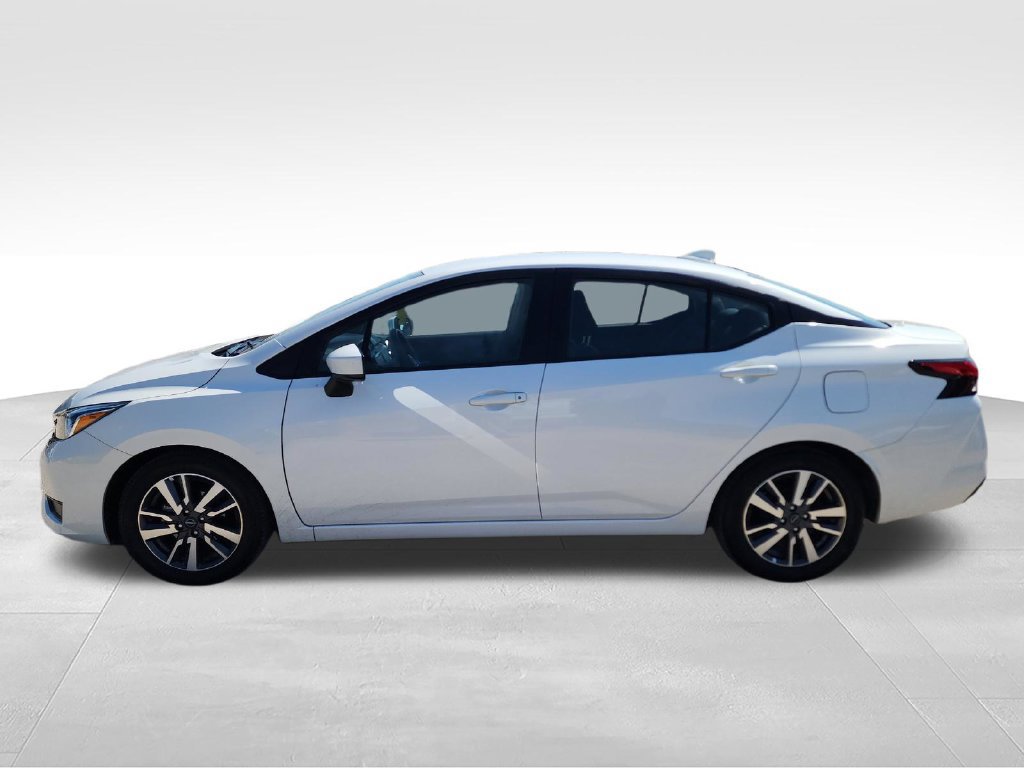 Used 2024 Nissan Versa SV FWD image 4
