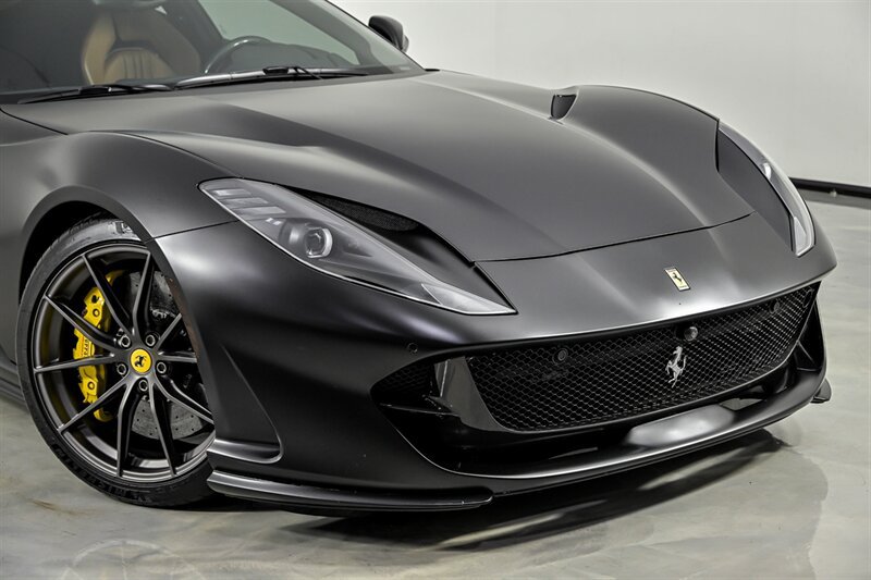 Used 2018 Ferrari 812 Superfast RWD image 2