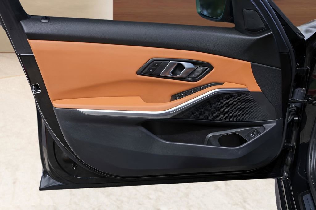 Used 2025 BMW 330i Sedan w/ Premium Package image 23