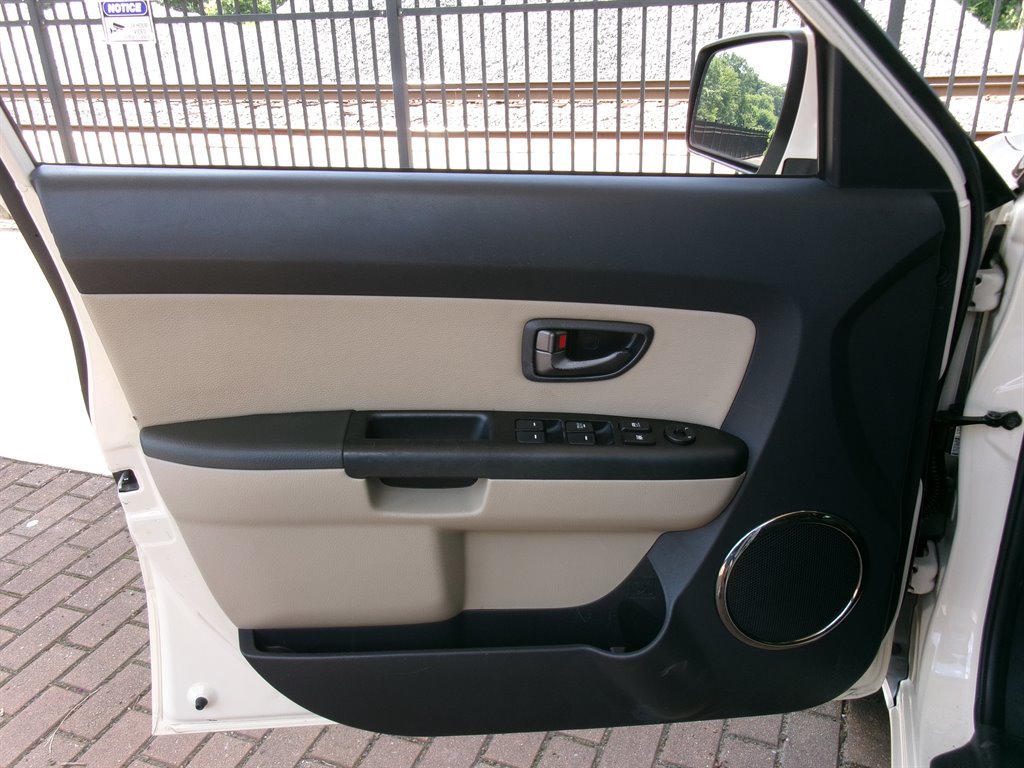 Used 2011 Kia Soul ! FWD image 10
