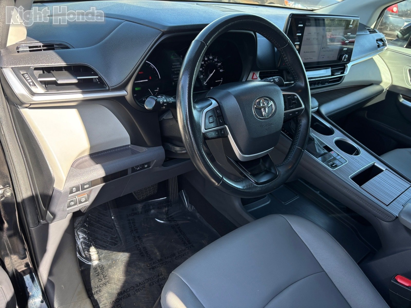 Used 2024 Toyota Sienna XLE image 15