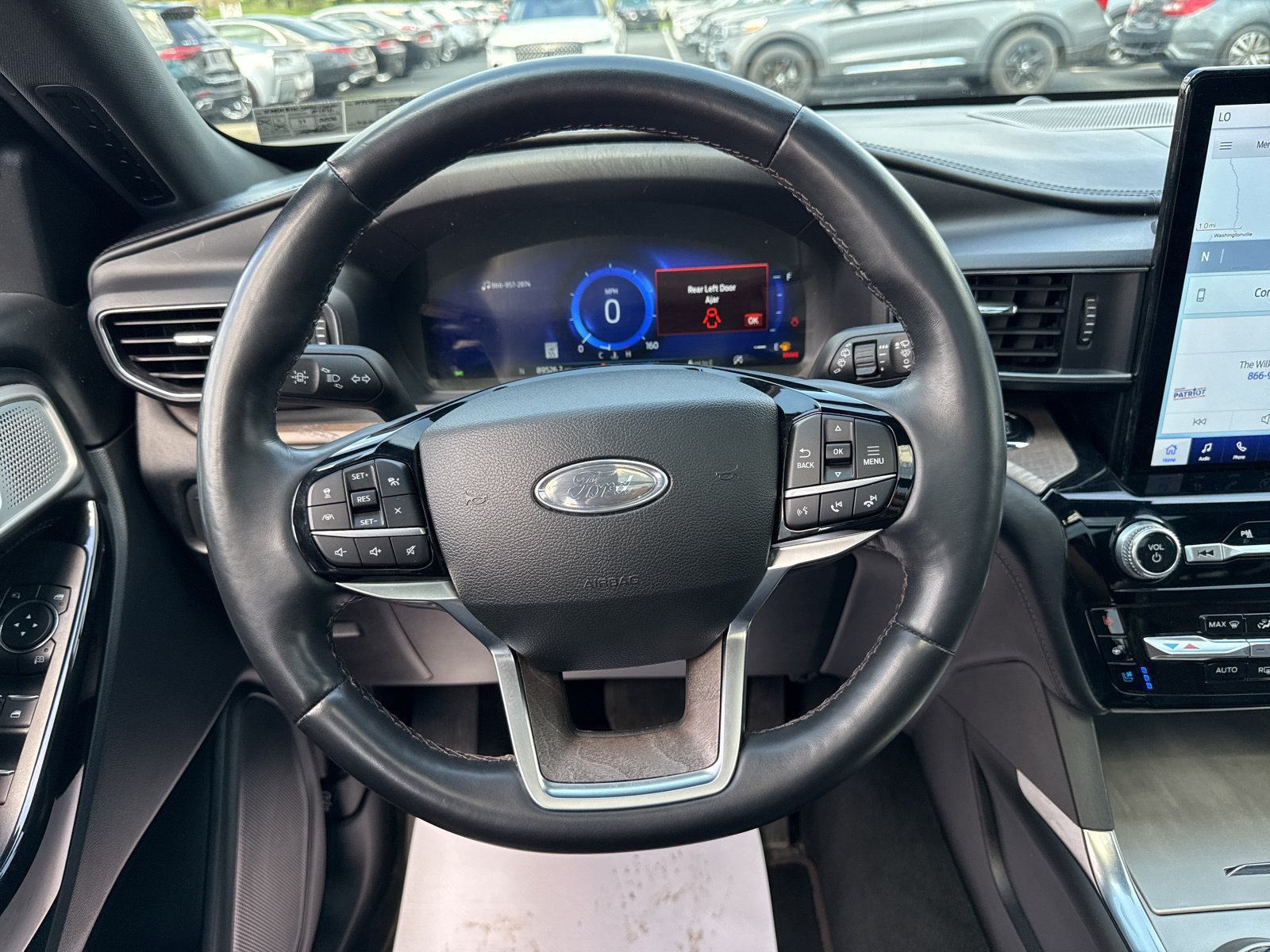 Used 2022 Ford Explorer Platinum w/ Equipment Group 601A AWD/4WD image 29