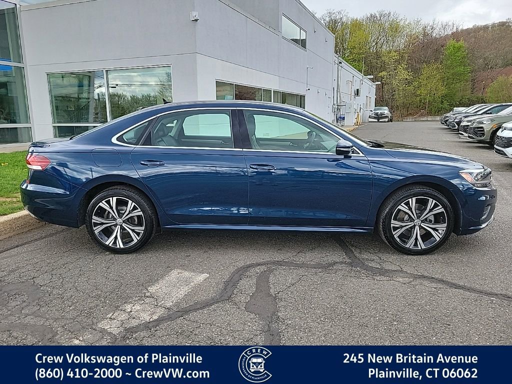 Certified 2022 Volkswagen Passat 2.0T SE FWD image 32