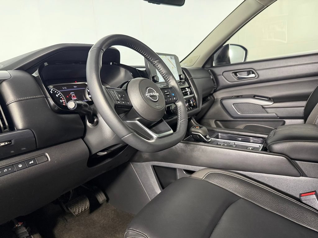 Used 2024 Nissan Pathfinder SL w/ SL Premium Package FWD image 15