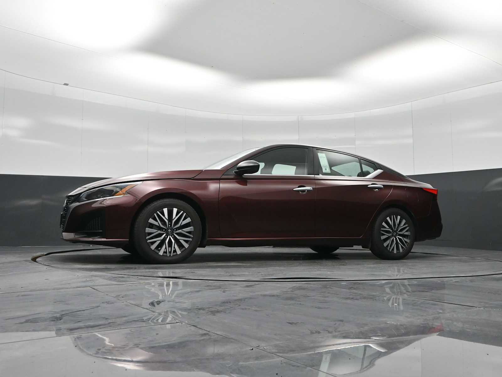 Used 2024 Nissan Altima 2.5 SV image 32