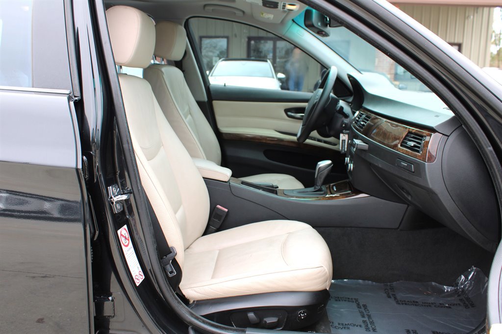 Used 2009 BMW 328i Wagon image 16