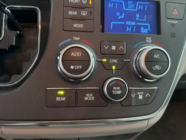 Used 2017 Toyota Sienna LE image 24