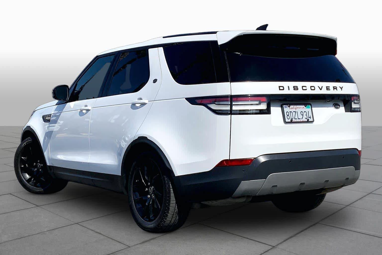 Used 2018 Land Rover Discovery SE AWD/4WD image 11
