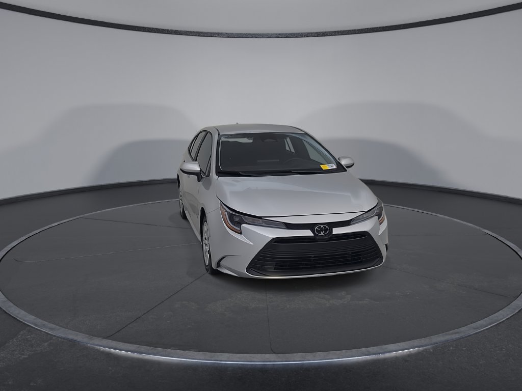 Used 2025 Toyota Corolla LE FWD image 5