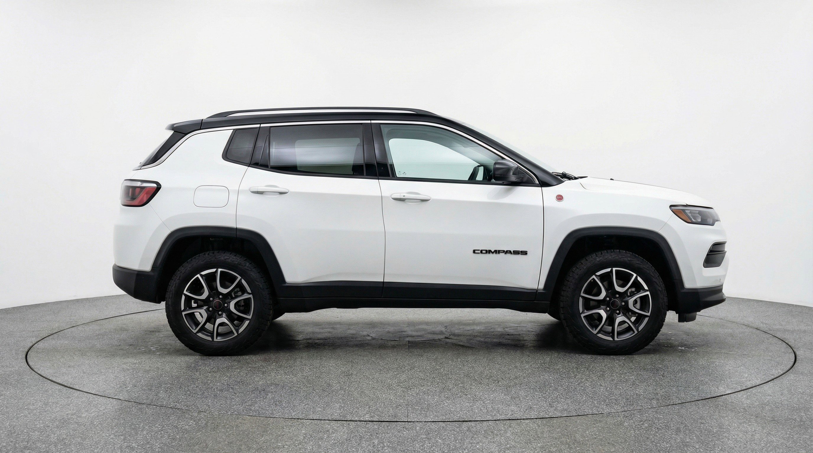 Used 2025 Jeep Compass Trailhawk AWD/4WD image 11