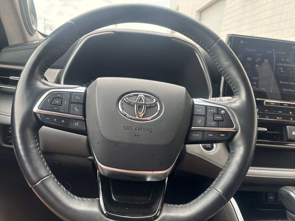 Used 2021 Toyota Highlander Limited AWD/4WD image 20