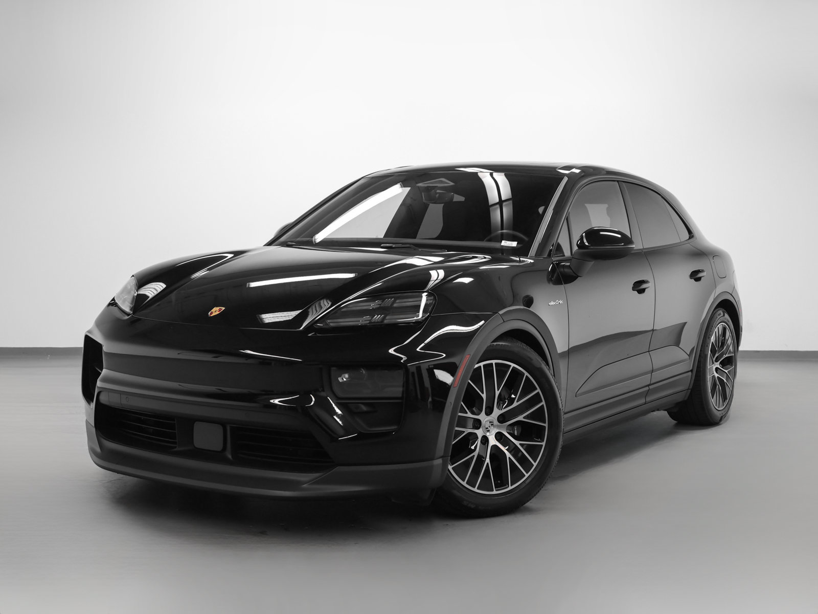 Certified 2025 Porsche Macan Electric RWD image 6