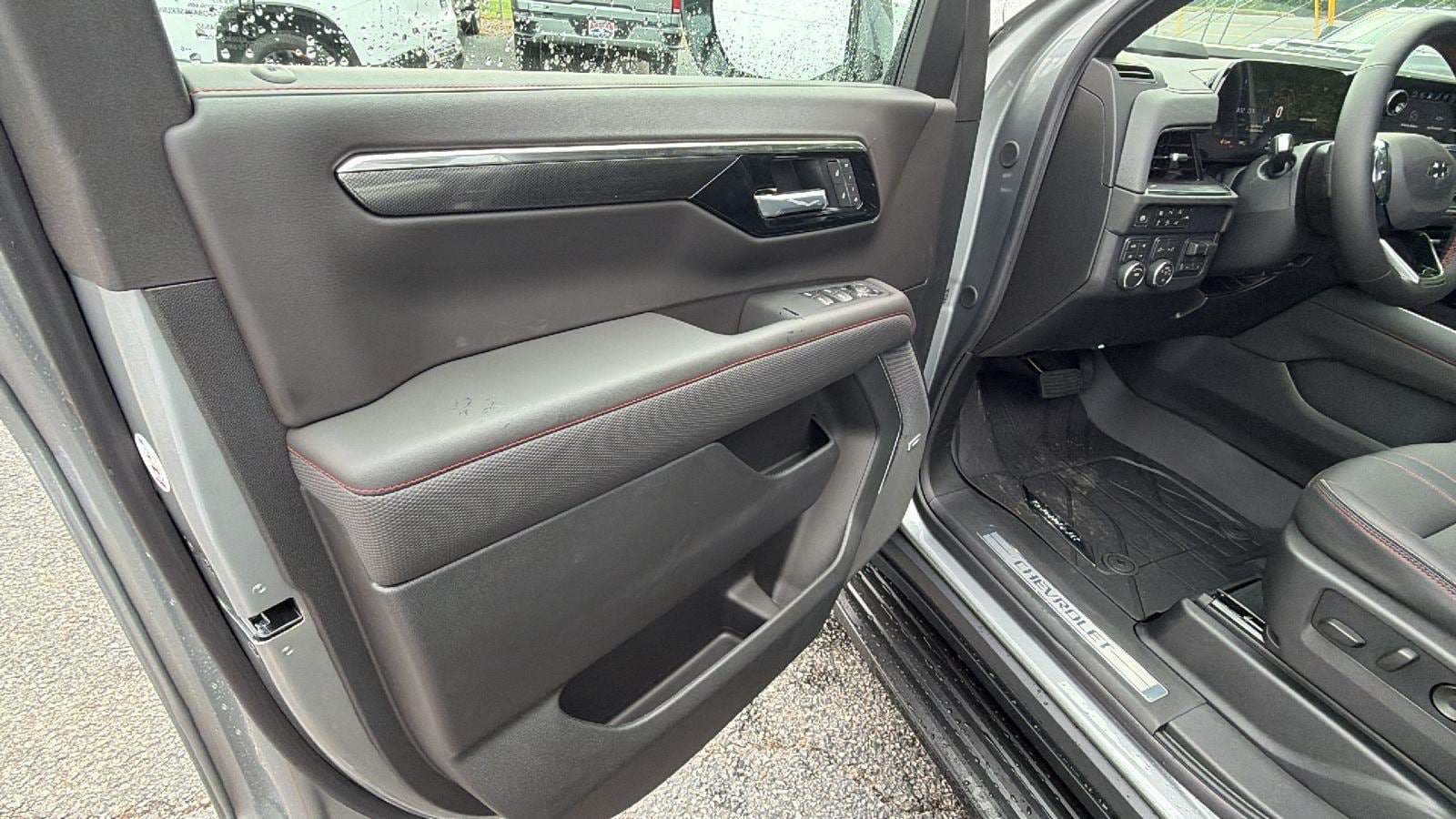 New 2026 Chevrolet Suburban RST w/ Comfort Package AWD/4WD image 15