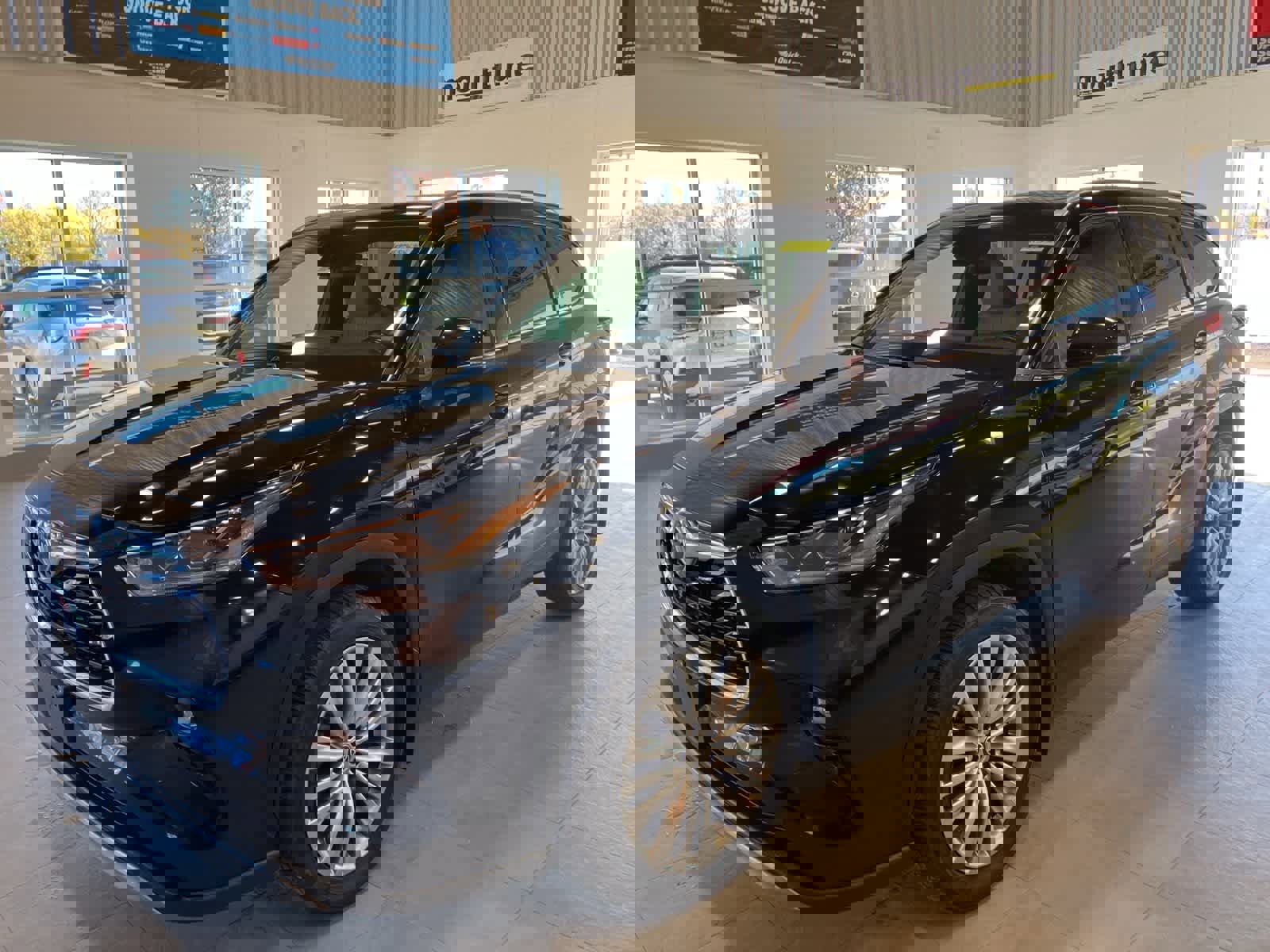 Used 2023 Toyota Highlander L image 1