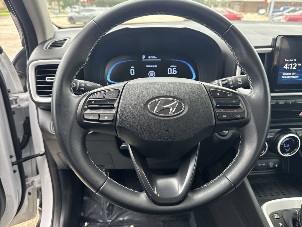 Used 2024 Hyundai Venue Limited FWD image 16